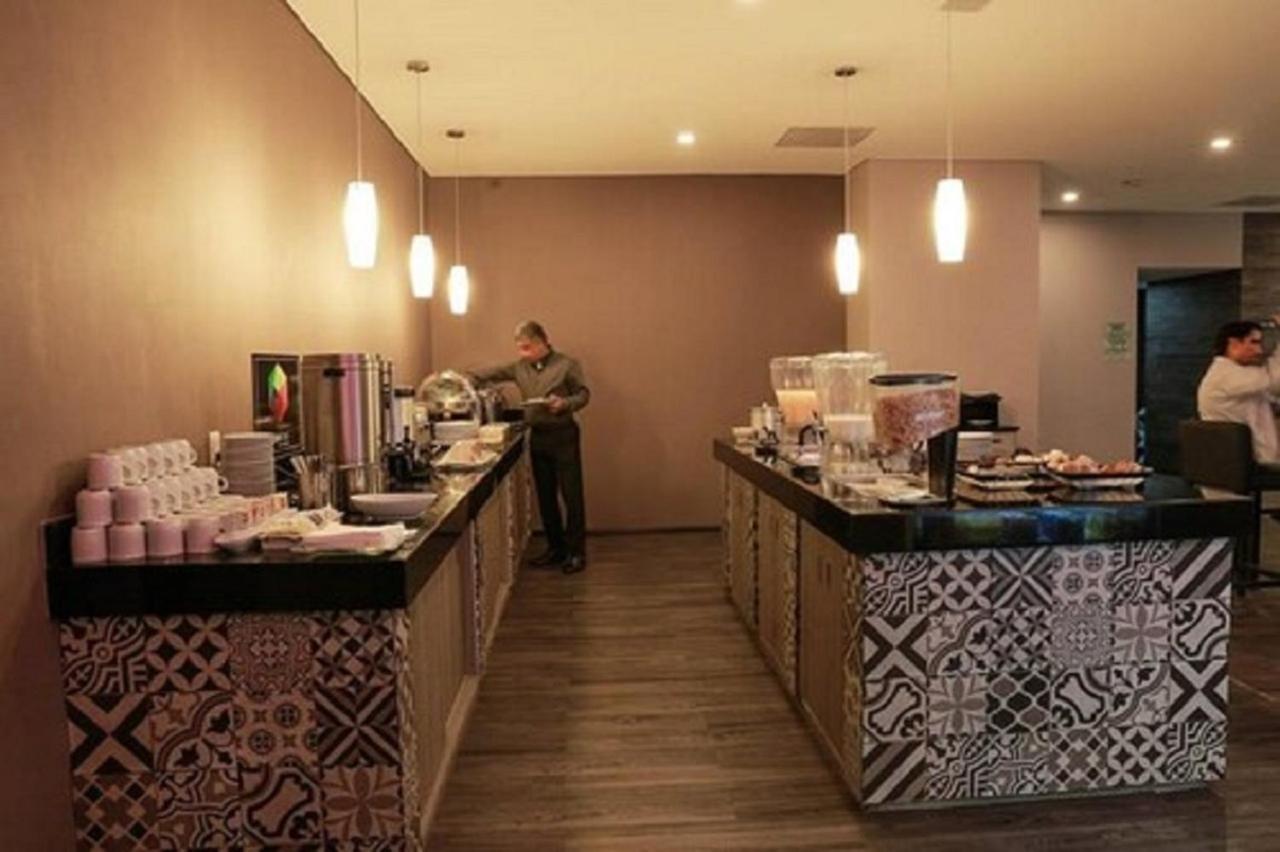 Hotel Glow Point - Mulza Leon Bagian luar foto