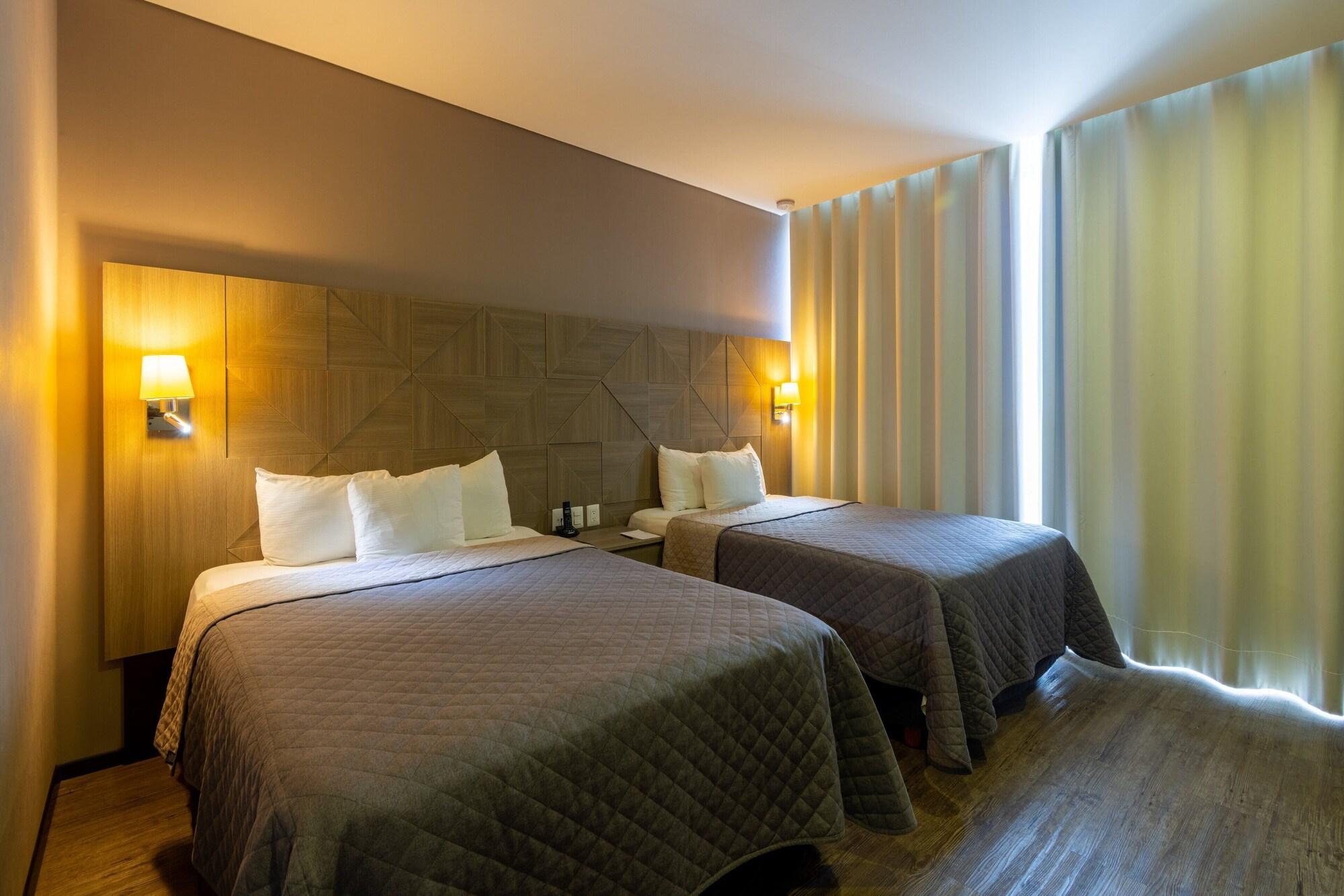 Hotel Glow Point - Mulza Leon Bagian luar foto