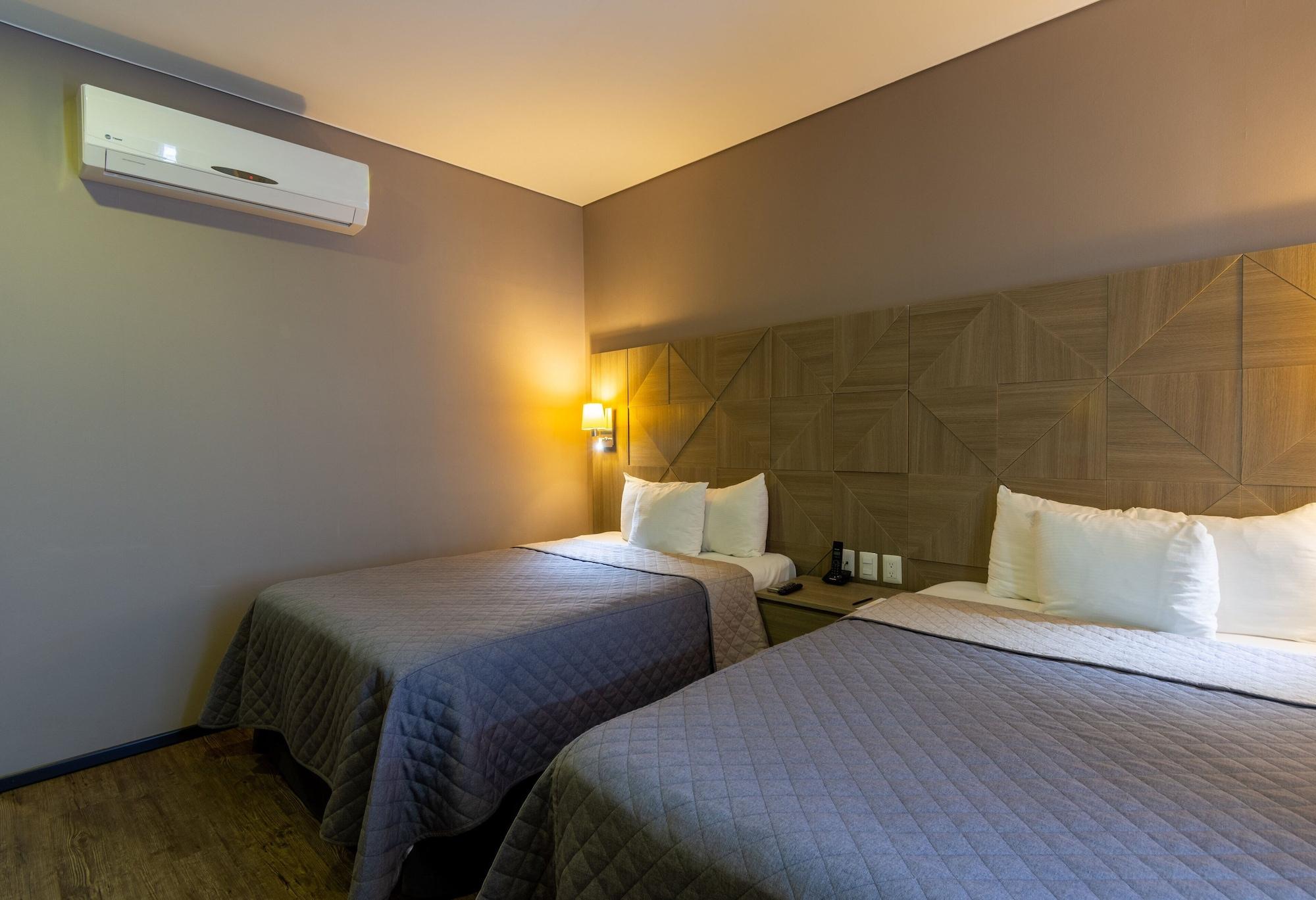 Hotel Glow Point - Mulza Leon Bagian luar foto