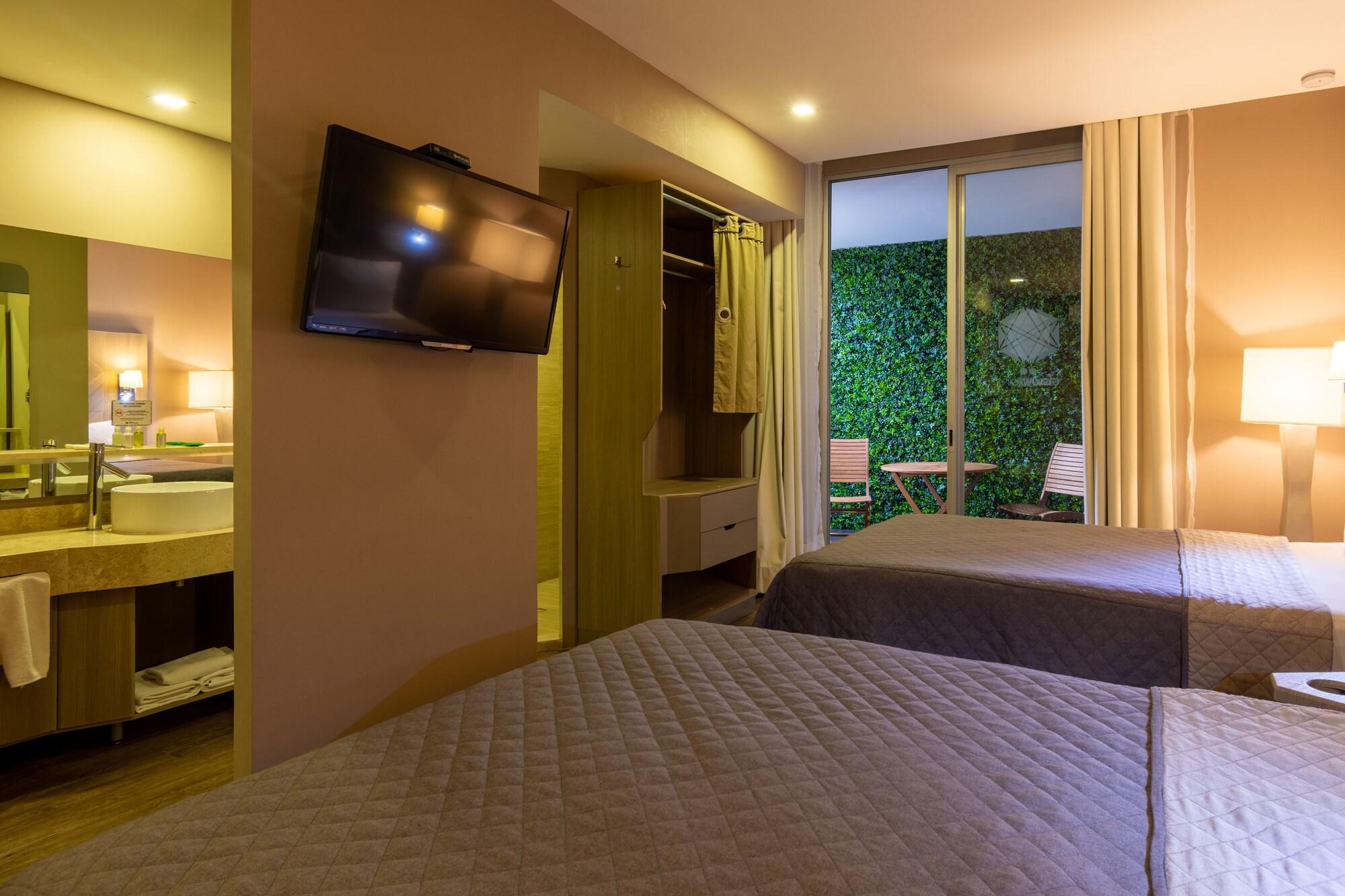 Hotel Glow Point - Mulza Leon Bagian luar foto