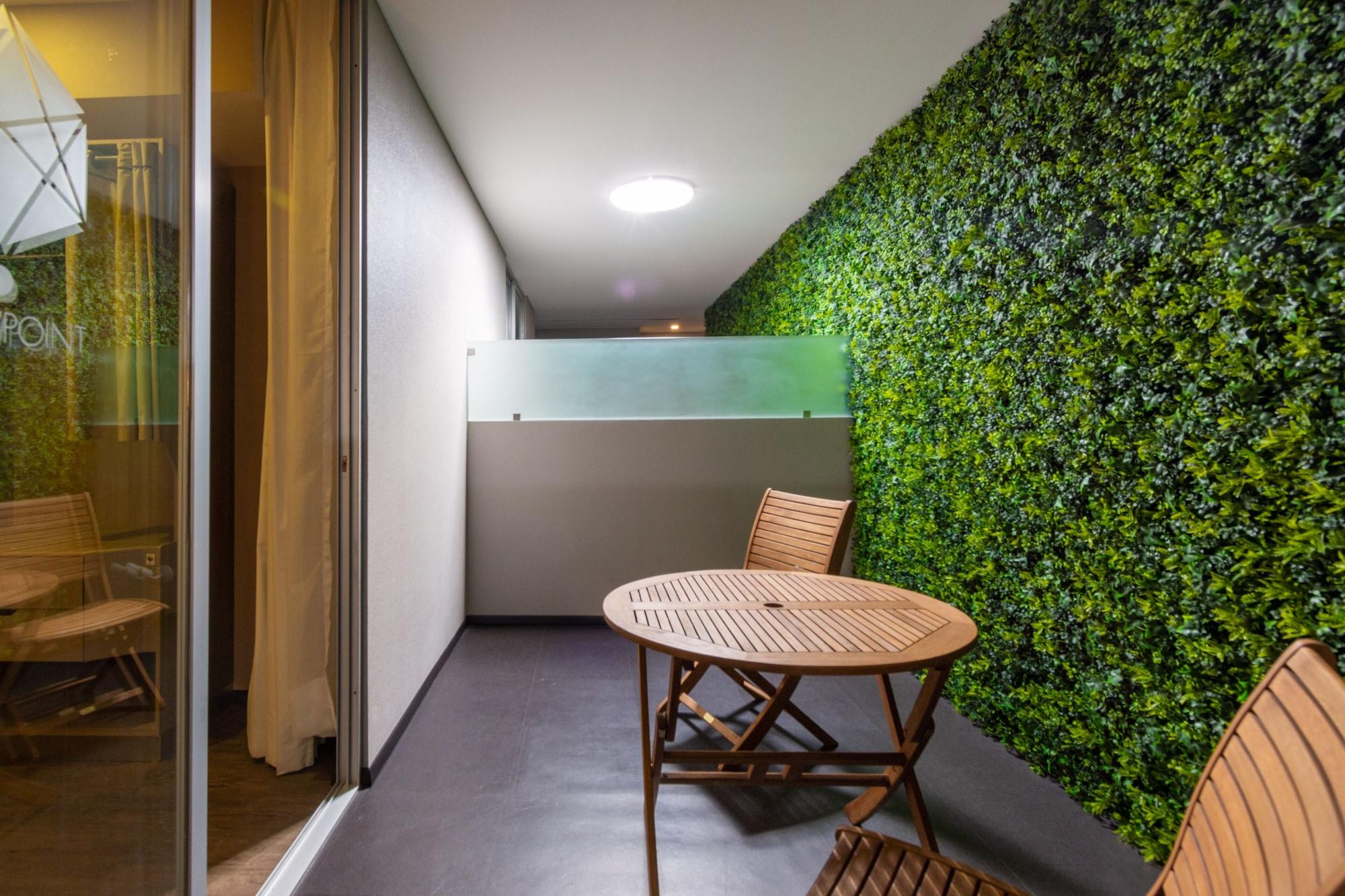 Hotel Glow Point - Mulza Leon Bagian luar foto