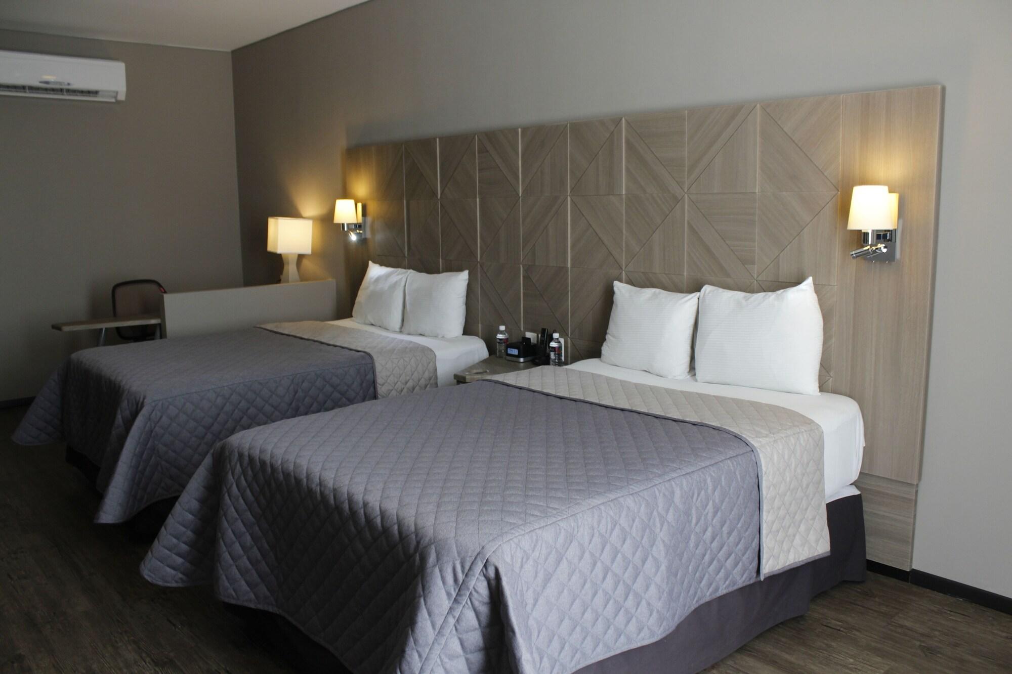 Hotel Glow Point - Mulza Leon Bagian luar foto