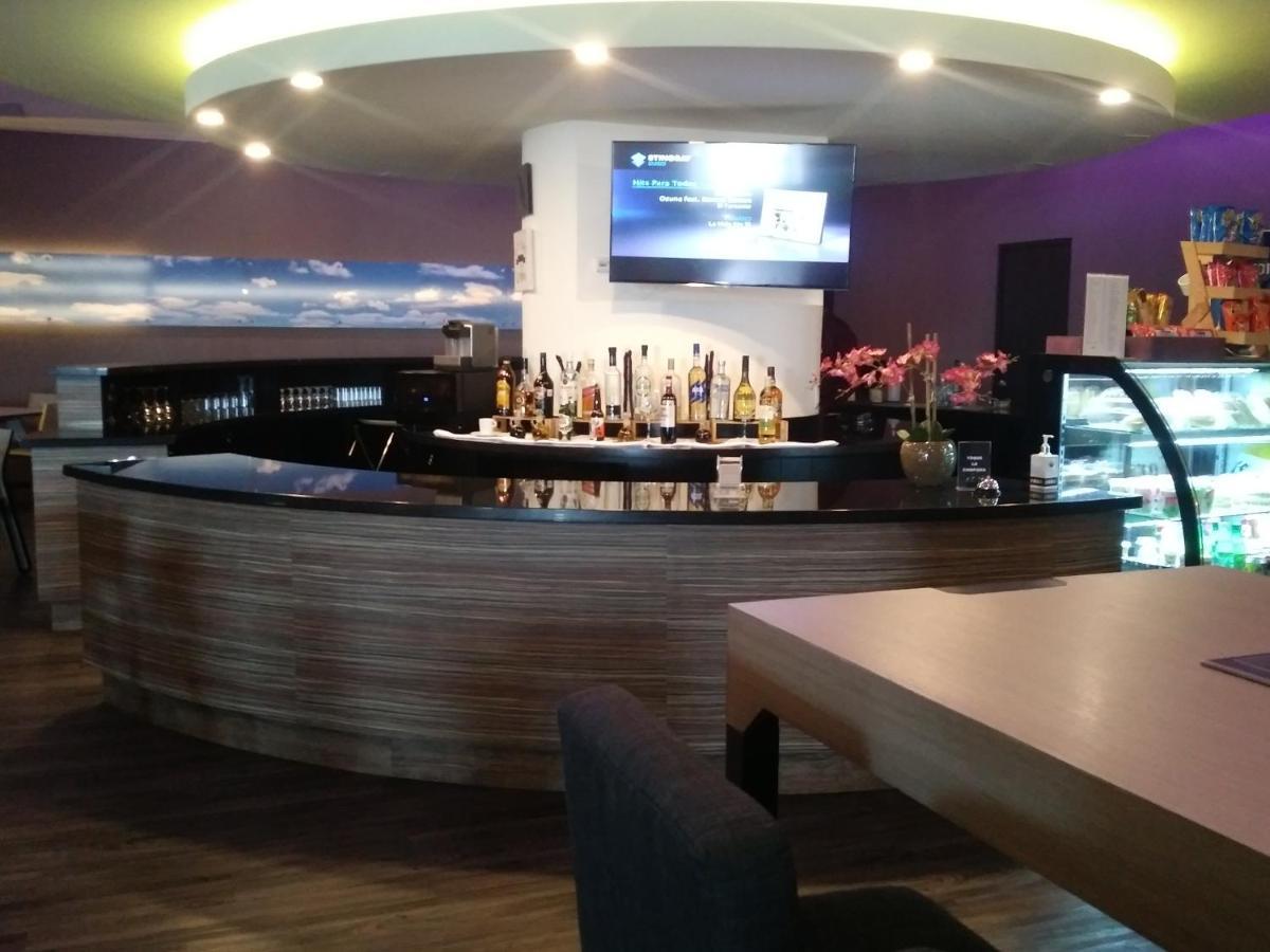 Hotel Glow Point - Mulza Leon Bagian luar foto