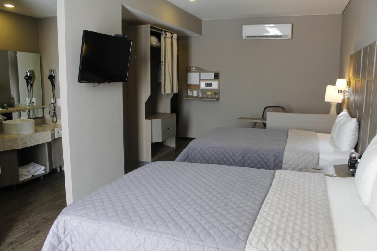 Hotel Glow Point - Mulza Leon Bagian luar foto