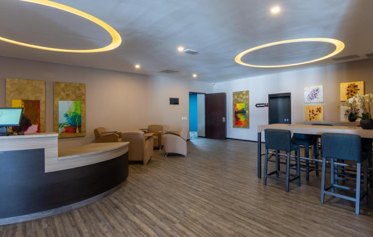 Hotel Glow Point - Mulza Leon Bagian luar foto