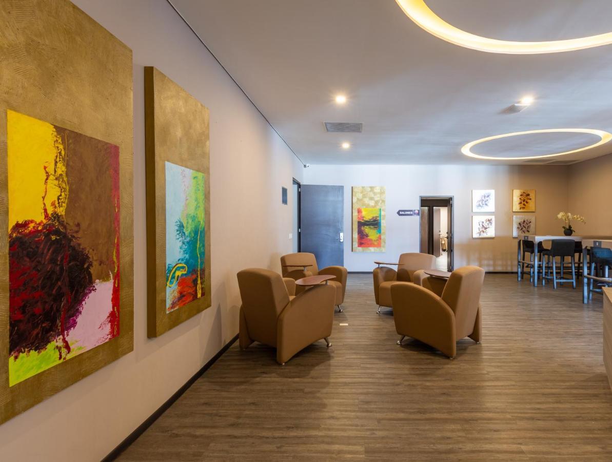 Hotel Glow Point - Mulza Leon Bagian luar foto