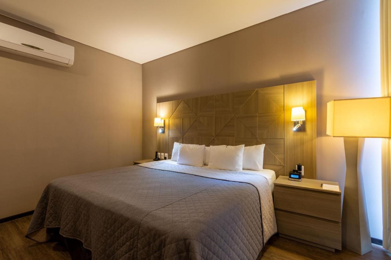 Hotel Glow Point - Mulza Leon Bagian luar foto