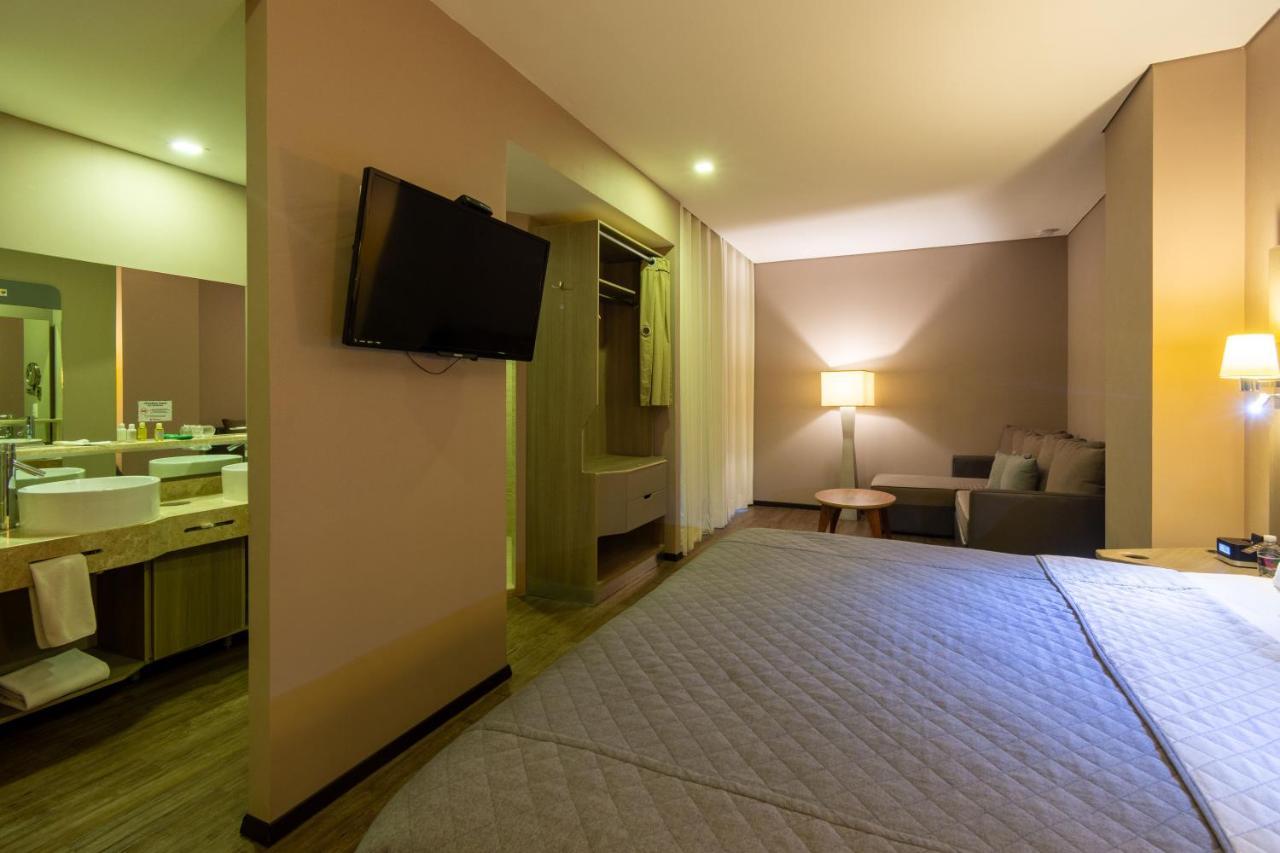Hotel Glow Point - Mulza Leon Bagian luar foto