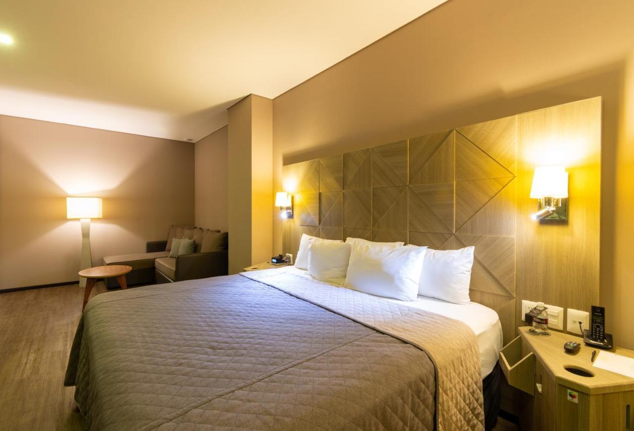 Hotel Glow Point - Mulza Leon Bagian luar foto