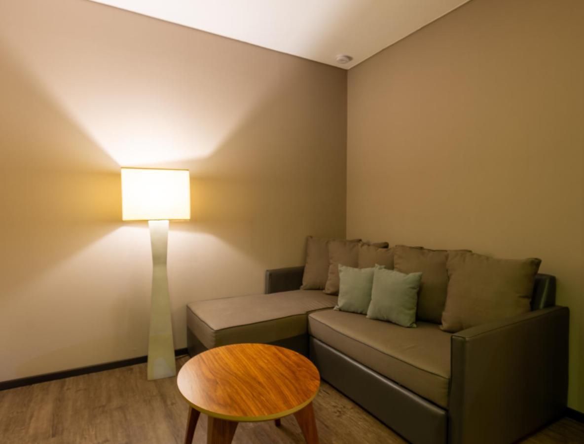 Hotel Glow Point - Mulza Leon Bagian luar foto