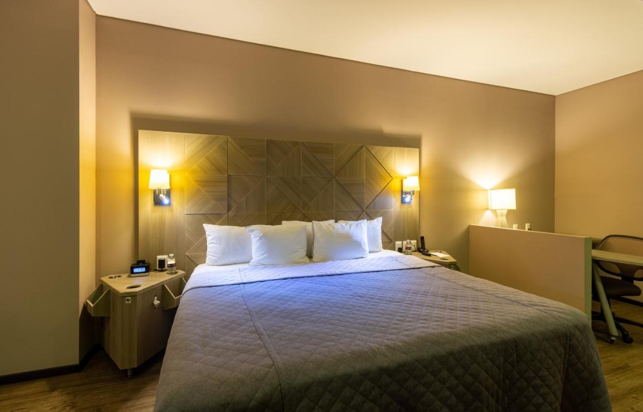 Hotel Glow Point - Mulza Leon Bagian luar foto